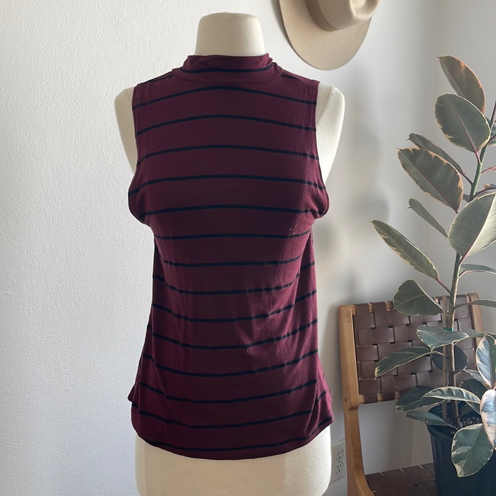 Knot sisters top